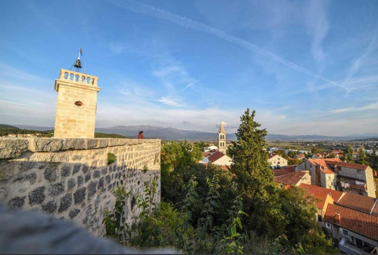 Apartman Gluic Sinj Esterno foto