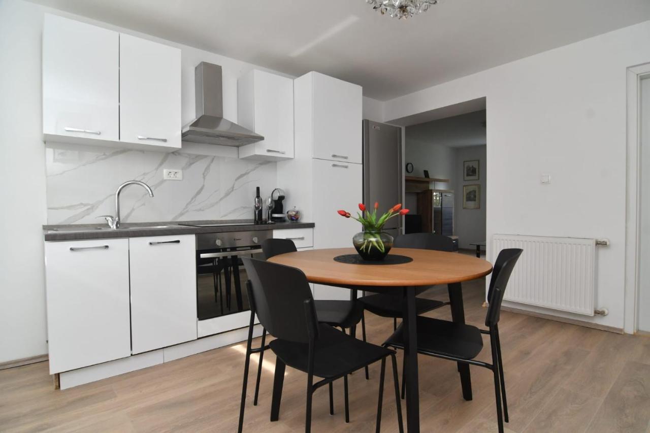 Apartman Gluic Sinj Esterno foto