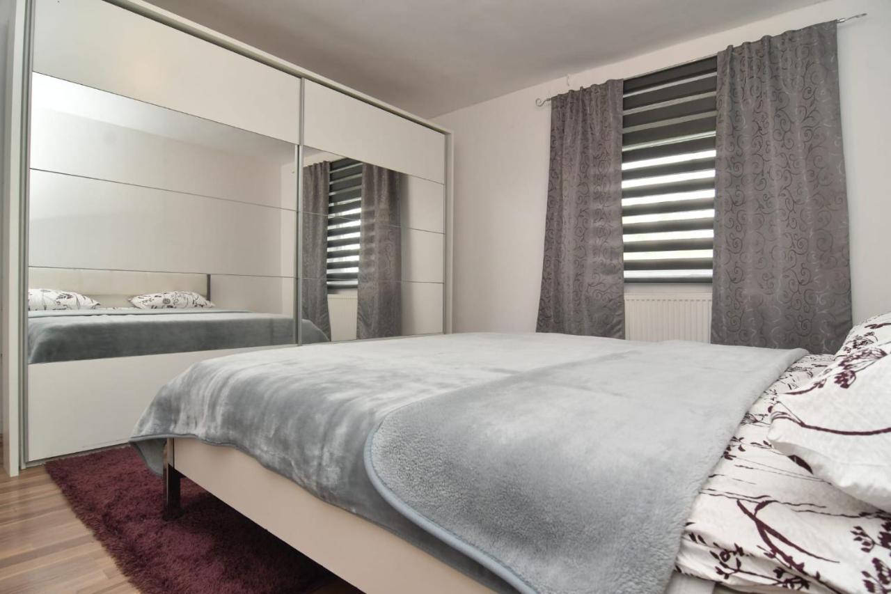 Apartman Gluic Sinj Esterno foto