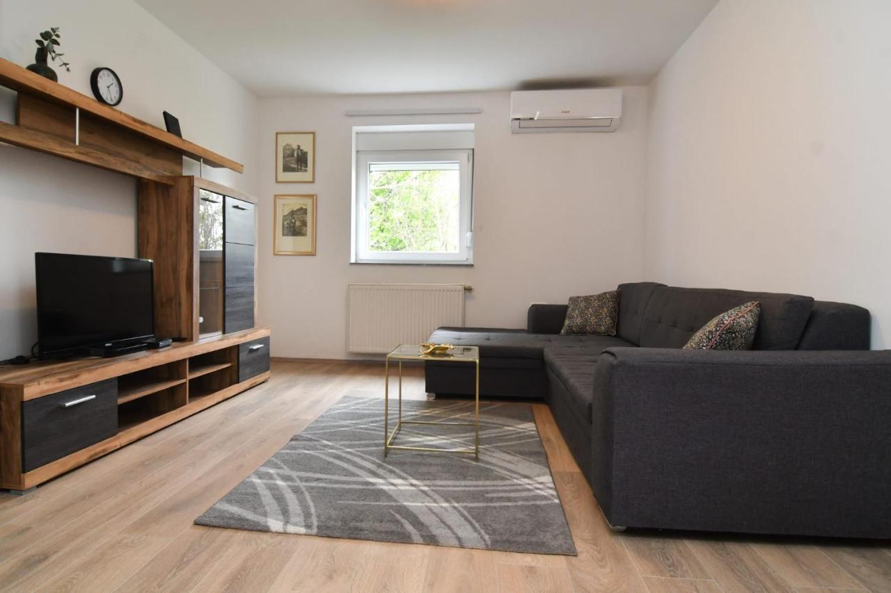 Apartman Gluic Sinj Esterno foto