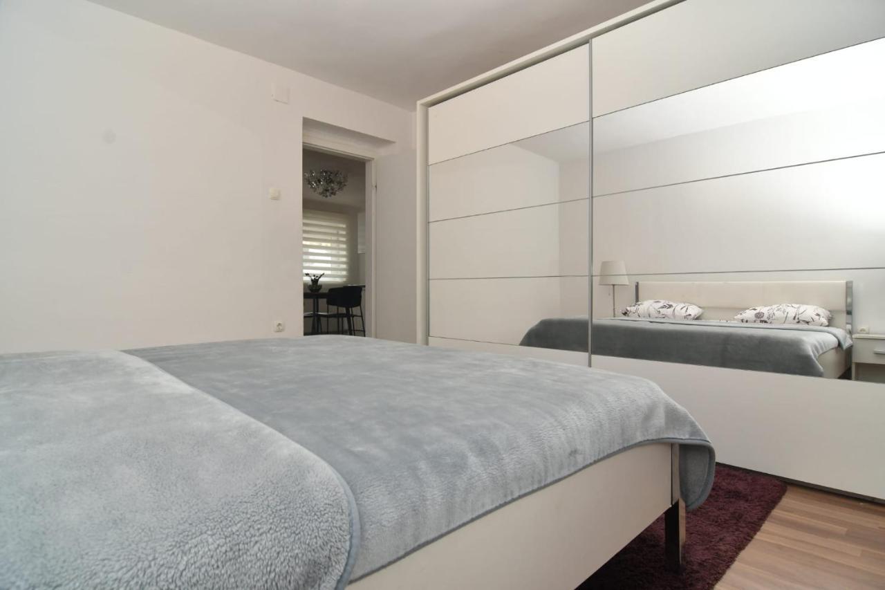 Apartman Gluic Sinj Esterno foto