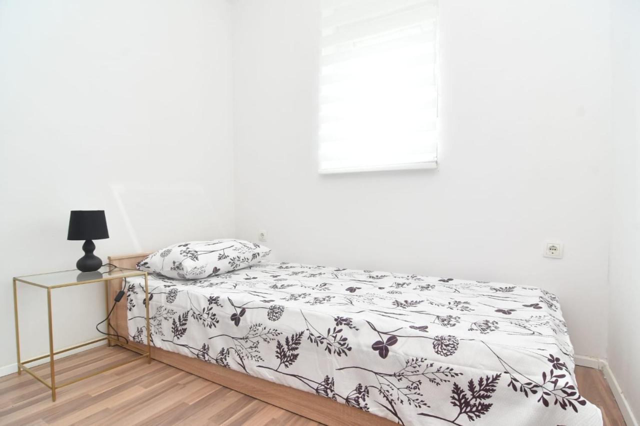 Apartman Gluic Sinj Esterno foto